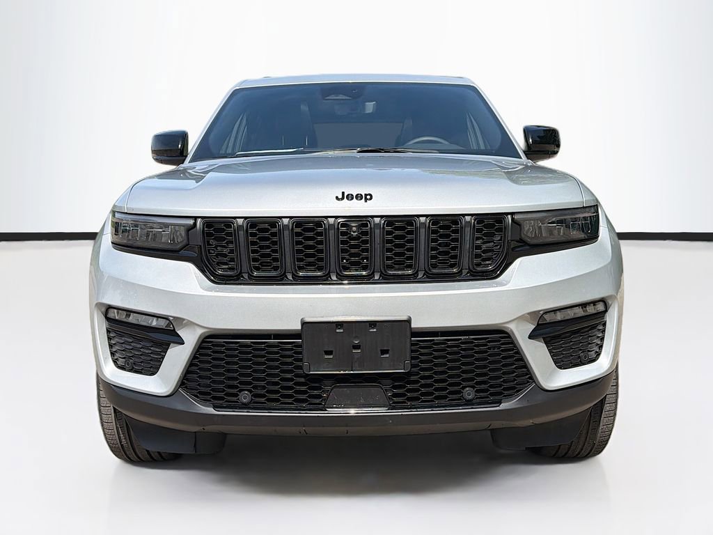 Used 2024 Jeep Grand Cherokee Limited w/ Luxury Tech Group II AWD/4WD image 2