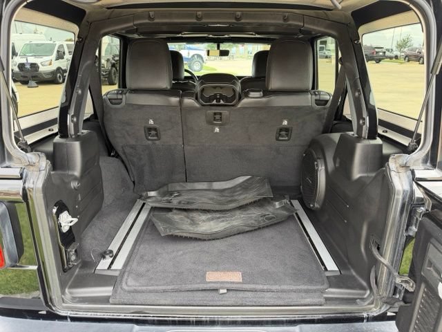 Used 2019 Jeep Wrangler Unlimited Sahara AWD/4WD image 7