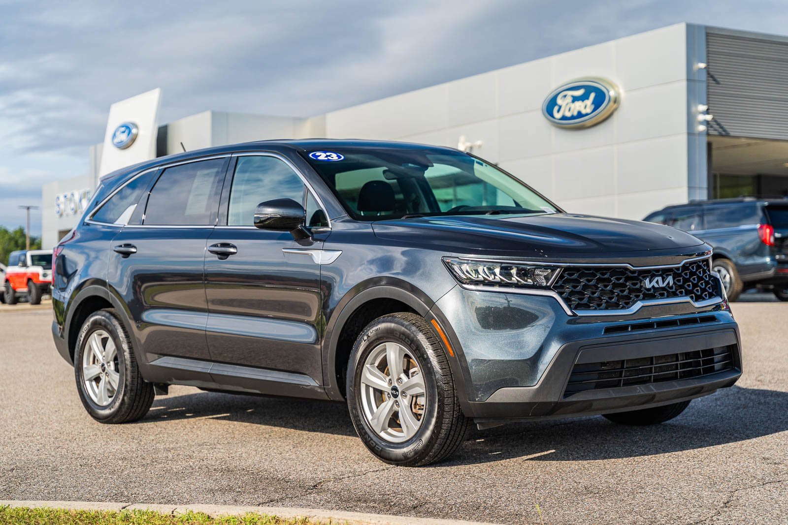 Used 2023 Kia Sorento LX image 7