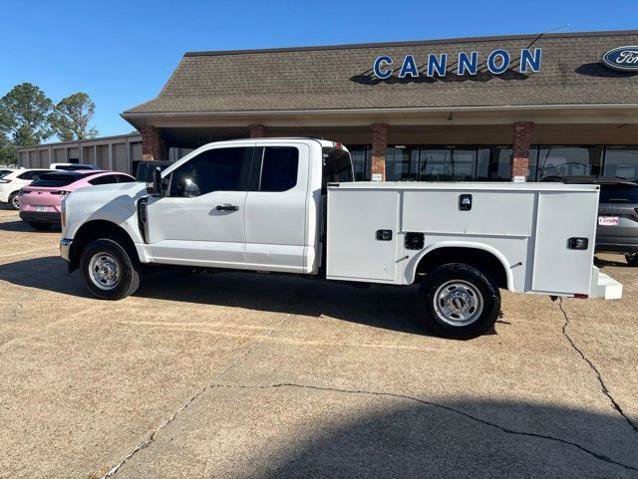 Certified 2023 Ford F250 XL w/ XL Chrome Package AWD/4WD image 3