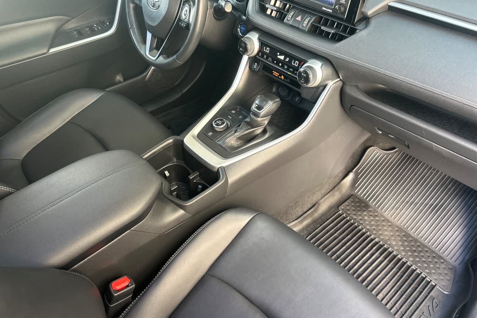 Used 2022 Toyota RAV4 XLE Premium AWD/4WD image 16