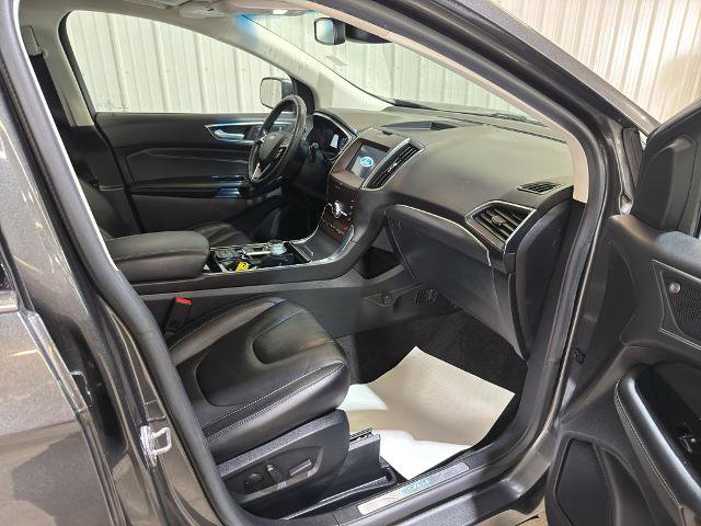 Certified 2020 Ford Edge Titanium FWD image 32