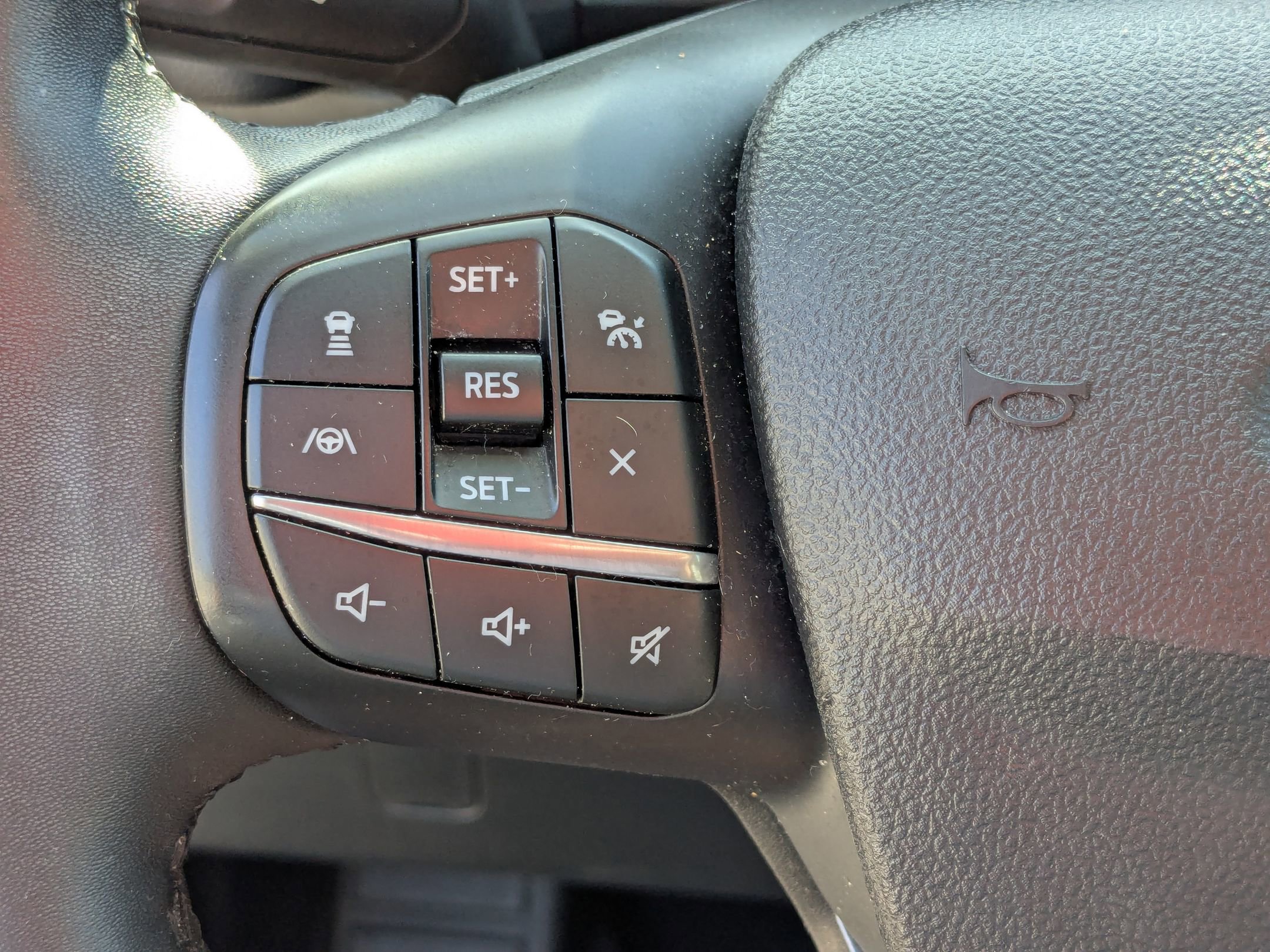 Certified 2022 Ford Escape SE w/ SE Sport Appearance Package image 17