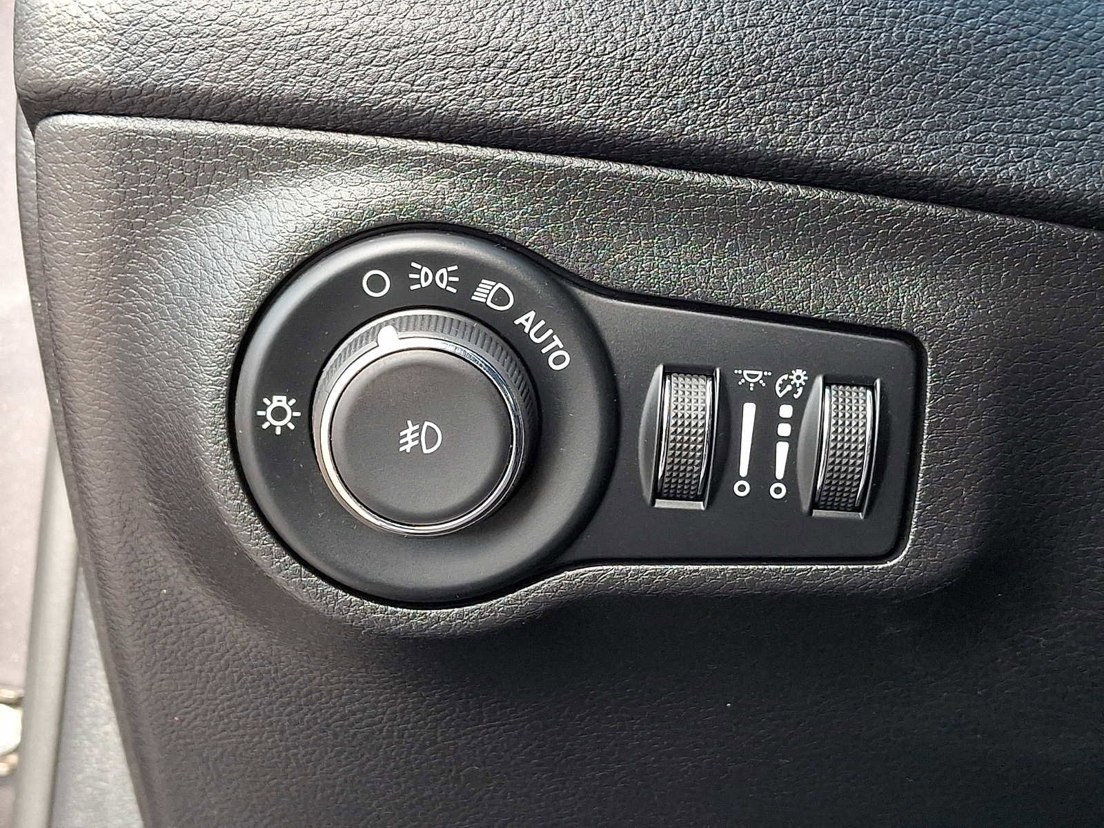 Used 2020 Jeep Compass Latitude AWD/4WD image 26