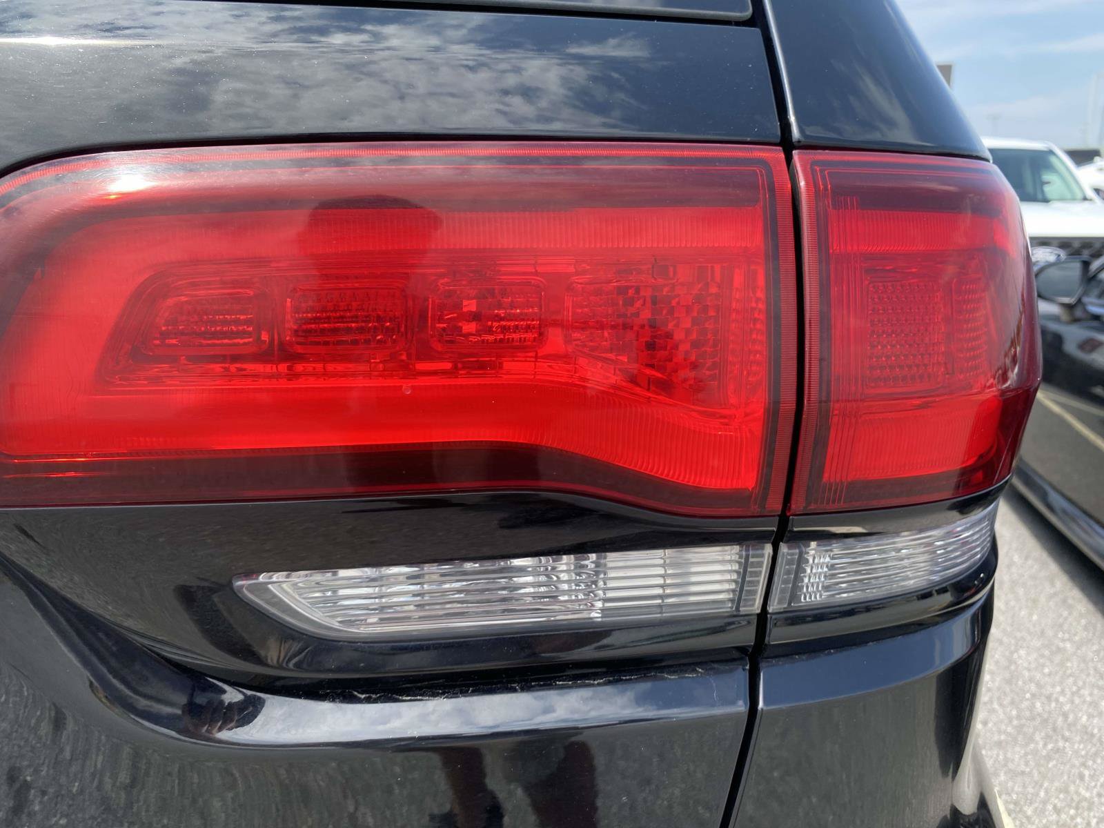 Used 2019 Jeep Grand Cherokee Altitude AWD/4WD image 10