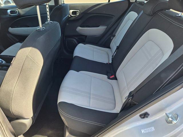 Used 2022 Hyundai Venue SEL FWD image 10