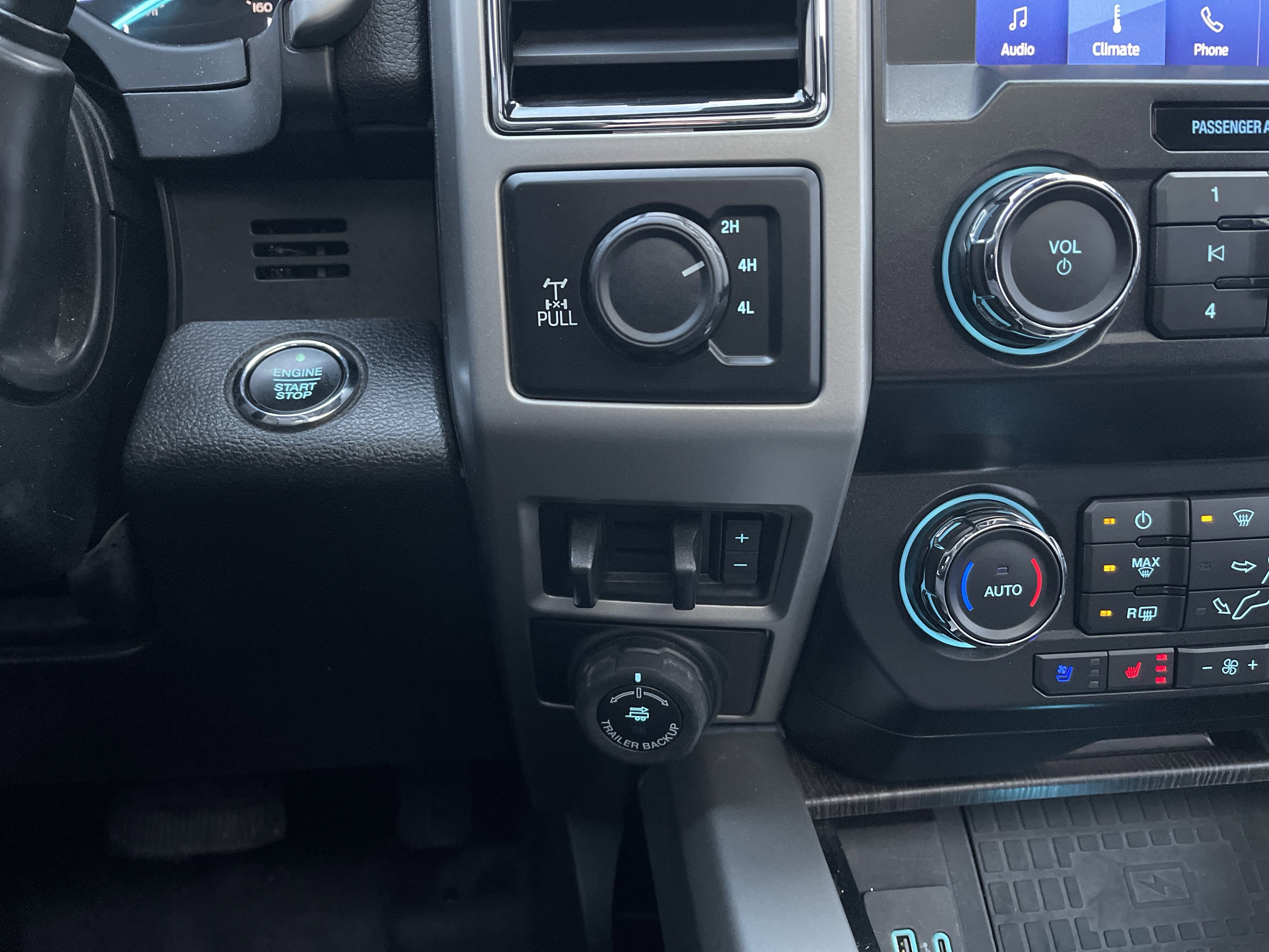 Certified 2020 Ford F350 Lariat w/ Tremor Off-Road Package image 22