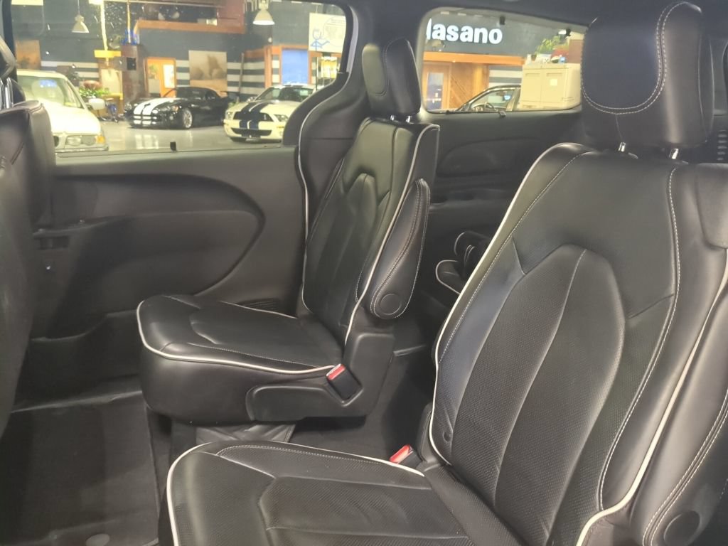 Used 2025 Chrysler Pacifica Limited FWD image 13
