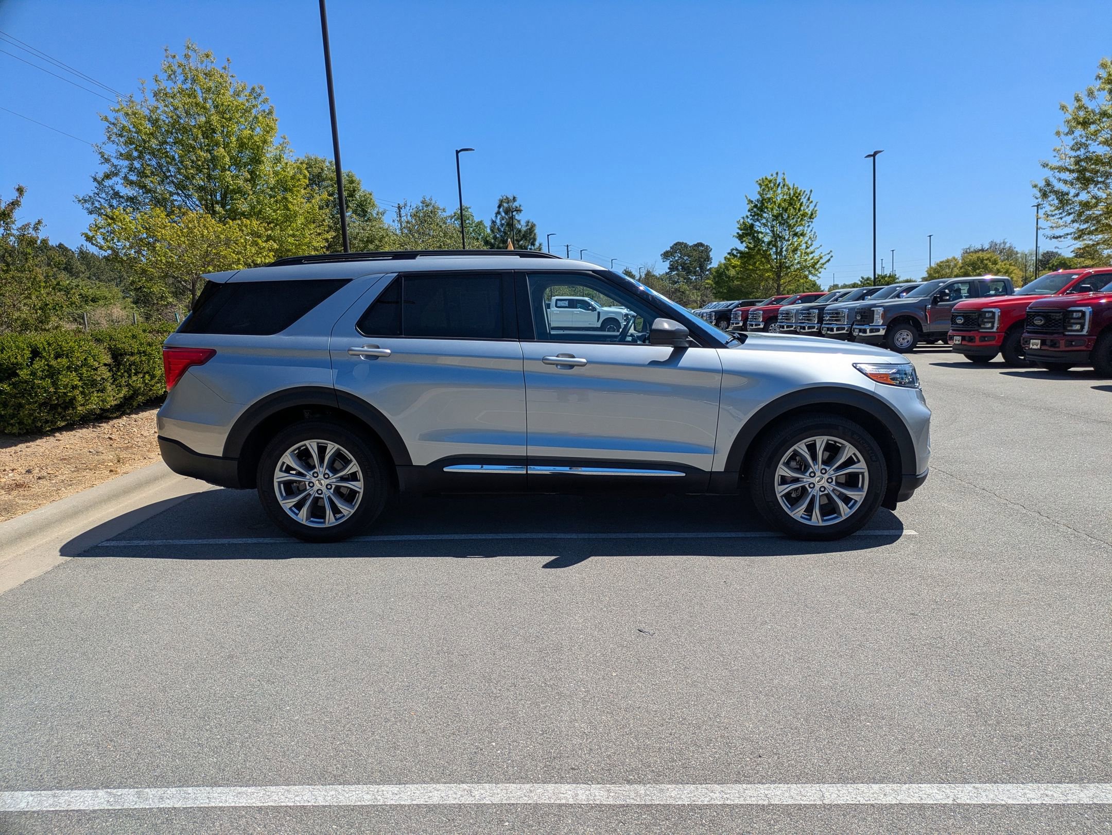 Certified 2024 Ford Explorer XLT w/ Equipment Group 202A AWD/4WD image 3