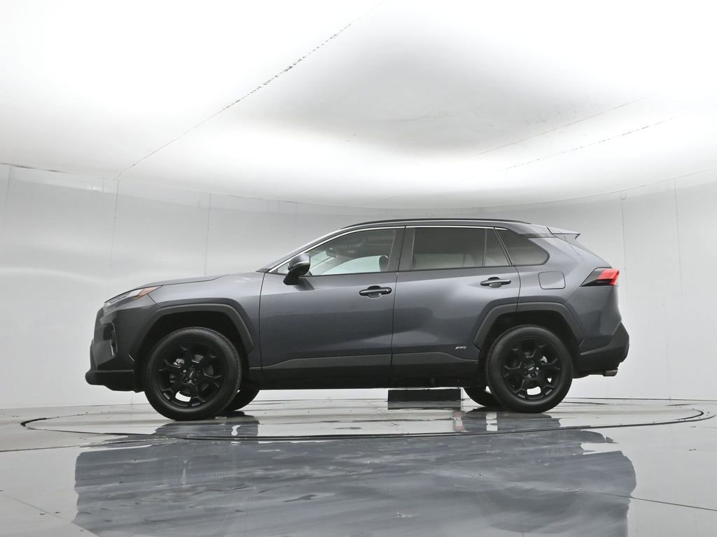 Used 2022 Toyota RAV4 XLE Premium image 23
