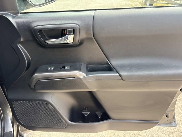Used 2020 Toyota Tacoma TRD Sport AWD/4WD image 21