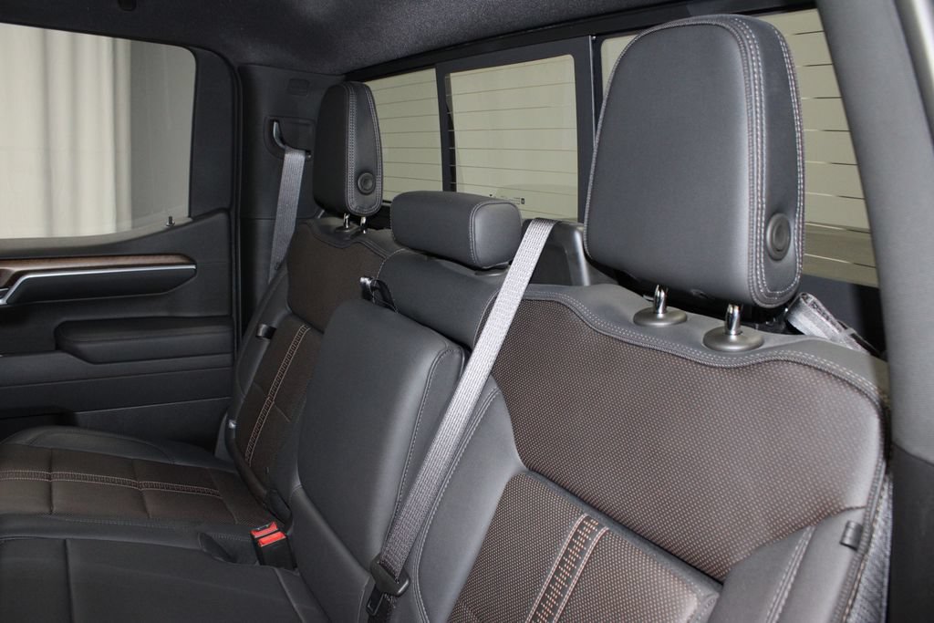 Used 2025 Chevrolet Silverado 1500 High Country w/ High Country Premium Package AWD/4WD image 23