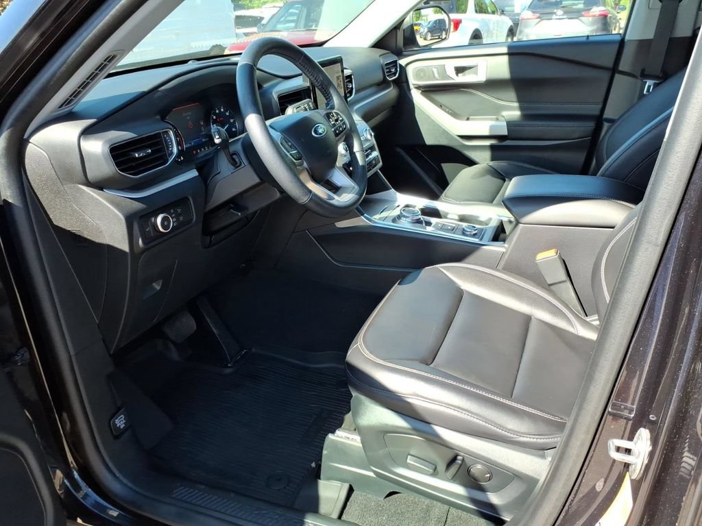 Certified 2023 Ford Explorer XLT w/ Equipment Group 202A AWD/4WD image 10