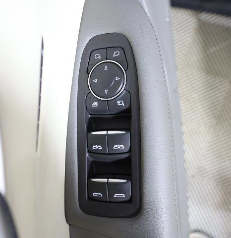 Used 2022 Cadillac XT5 Premium Luxury w/ Technology Package image 19