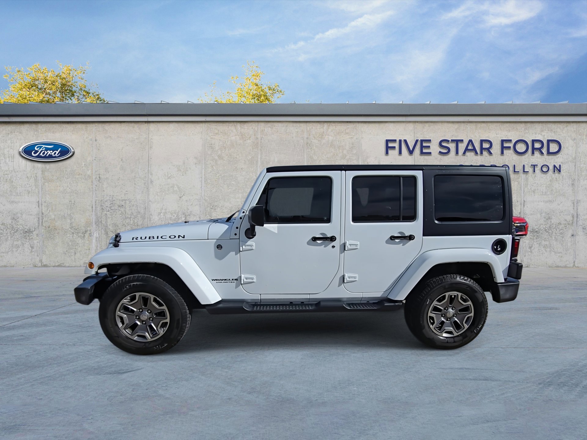 Used 2017 Jeep Wrangler Unlimited Rubicon w/ Connectivity Group image 2