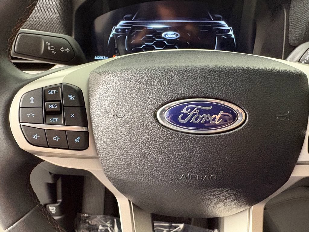 Certified 2025 Ford Explorer Active w/ Active Comfort Package AWD/4WD image 24