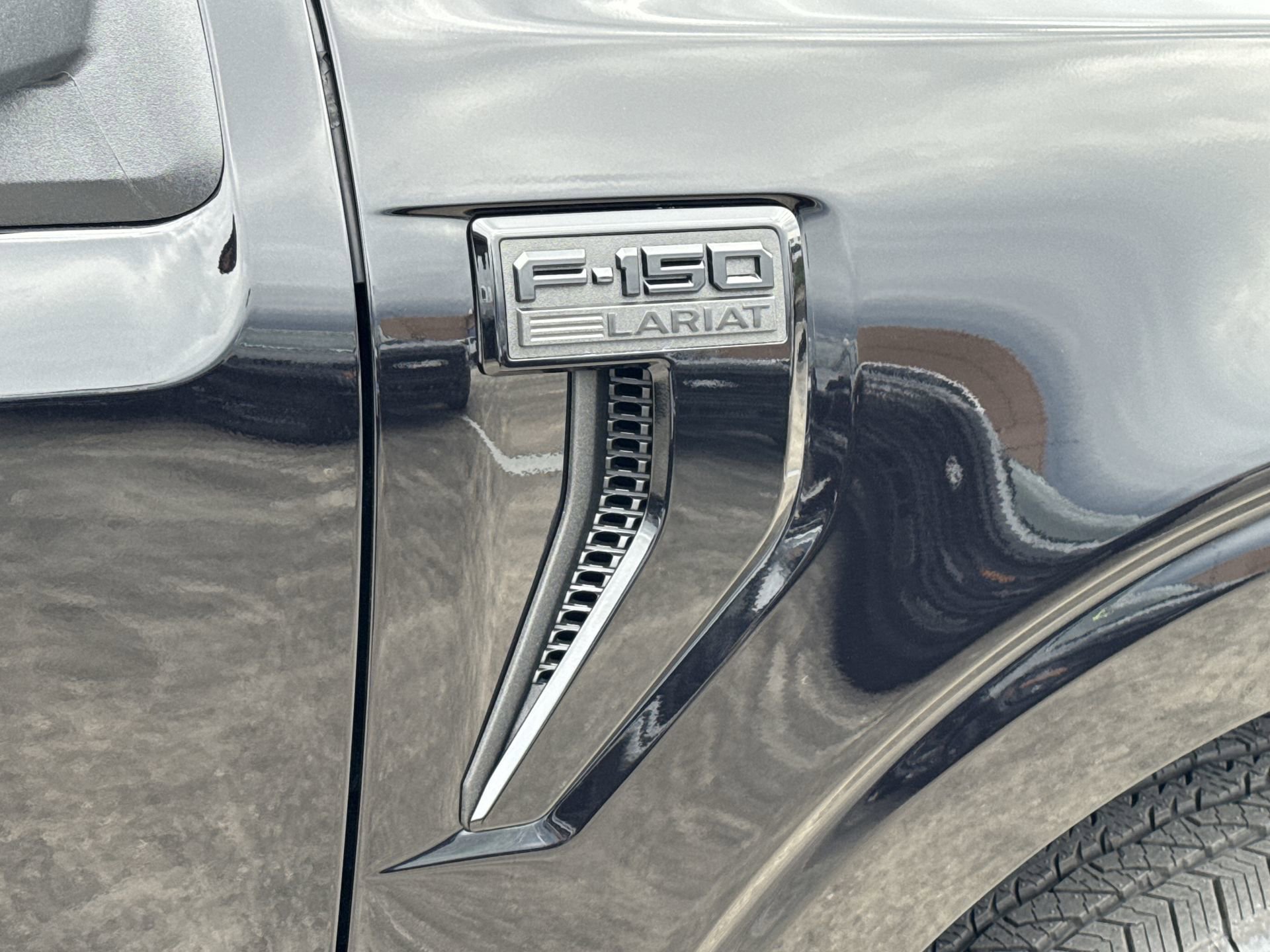 Certified 2025 Ford F150 Lariat w/ Equipment Group 501A Mid AWD/4WD image 40