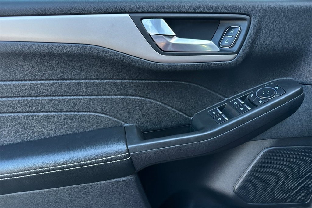 Certified 2021 Ford Escape SE w/ SE Sport Appearance Package image 11