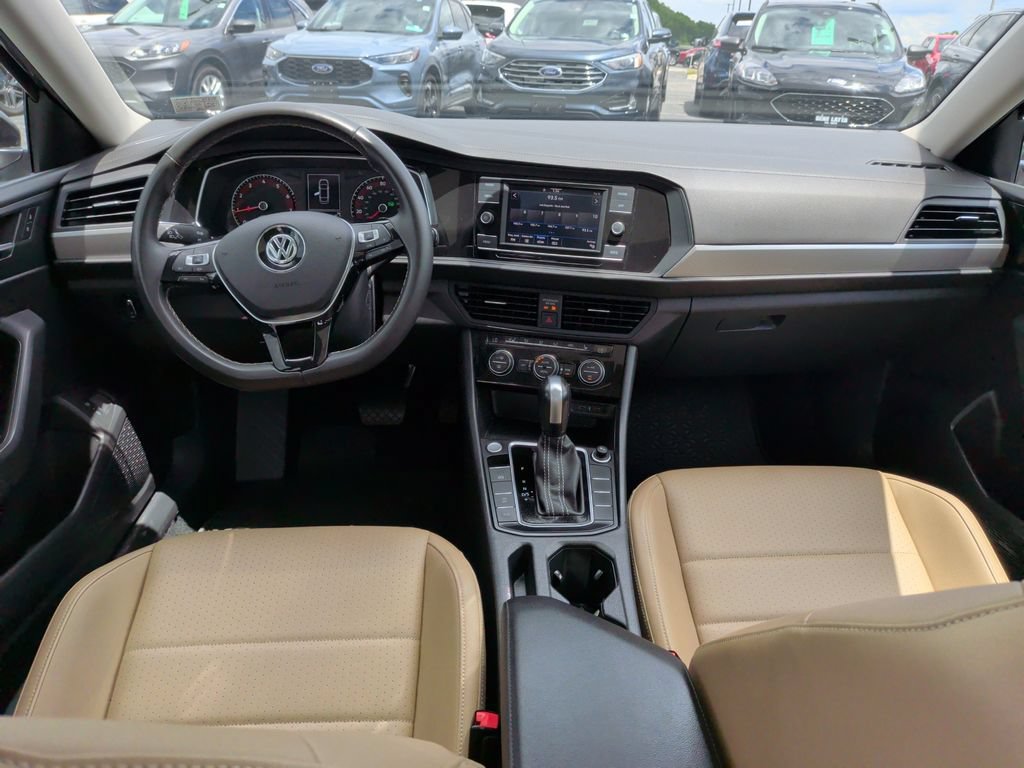 Used 2021 Volkswagen Jetta SE FWD image 2