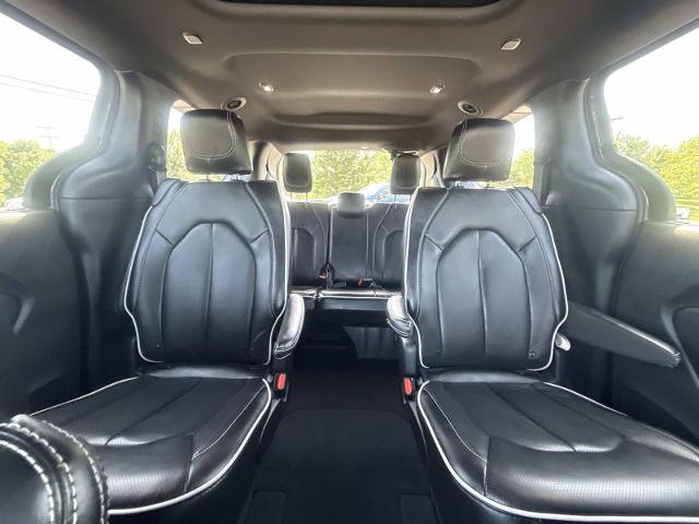 Used 2025 Chrysler Pacifica Limited FWD image 18