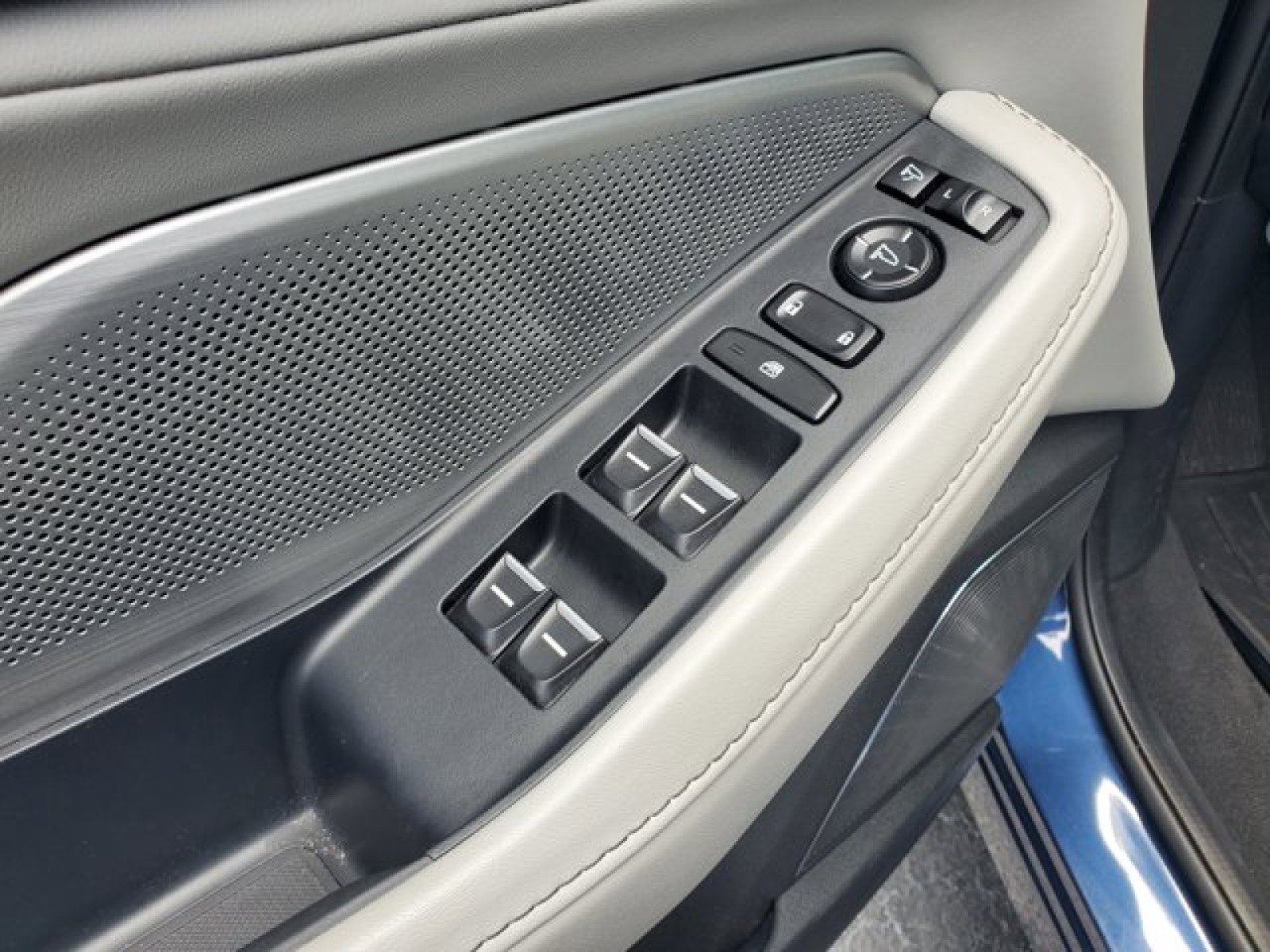 Used 2025 Acura MDX FWD w/ Technology Package image 15