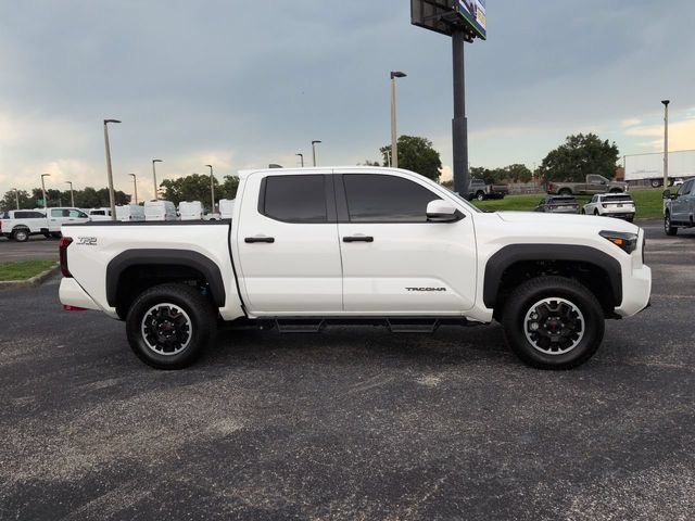 Used 2024 Toyota Tacoma TRD Off-Road AWD/4WD image 4