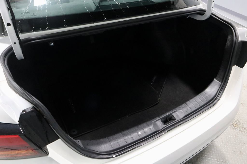 Used 2025 Nissan Altima 2.5 SV image 12