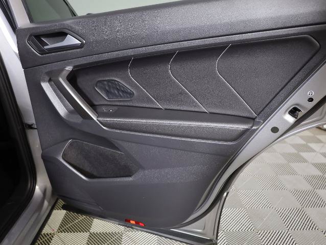 Used 2022 Volkswagen Tiguan SE AWD/4WD image 34