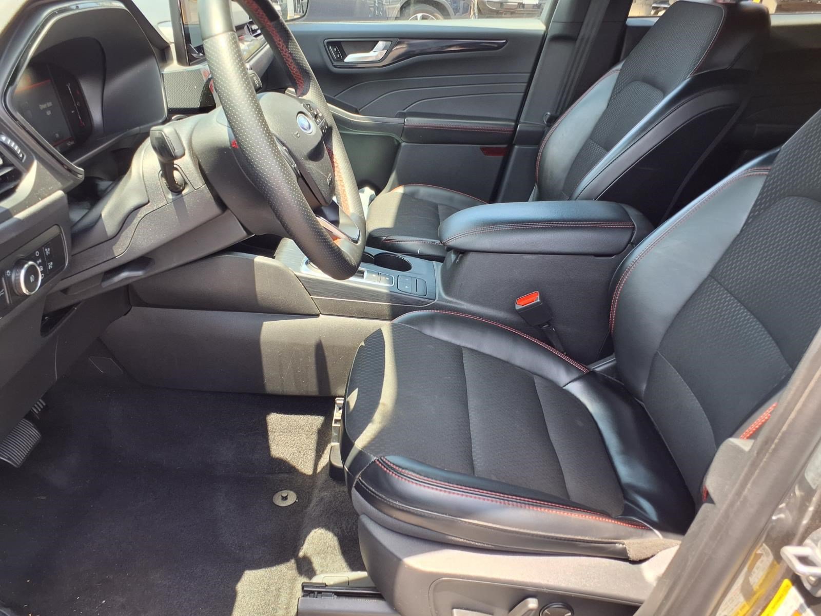 Certified 2025 Ford Escape ST-Line Select AWD/4WD image 14