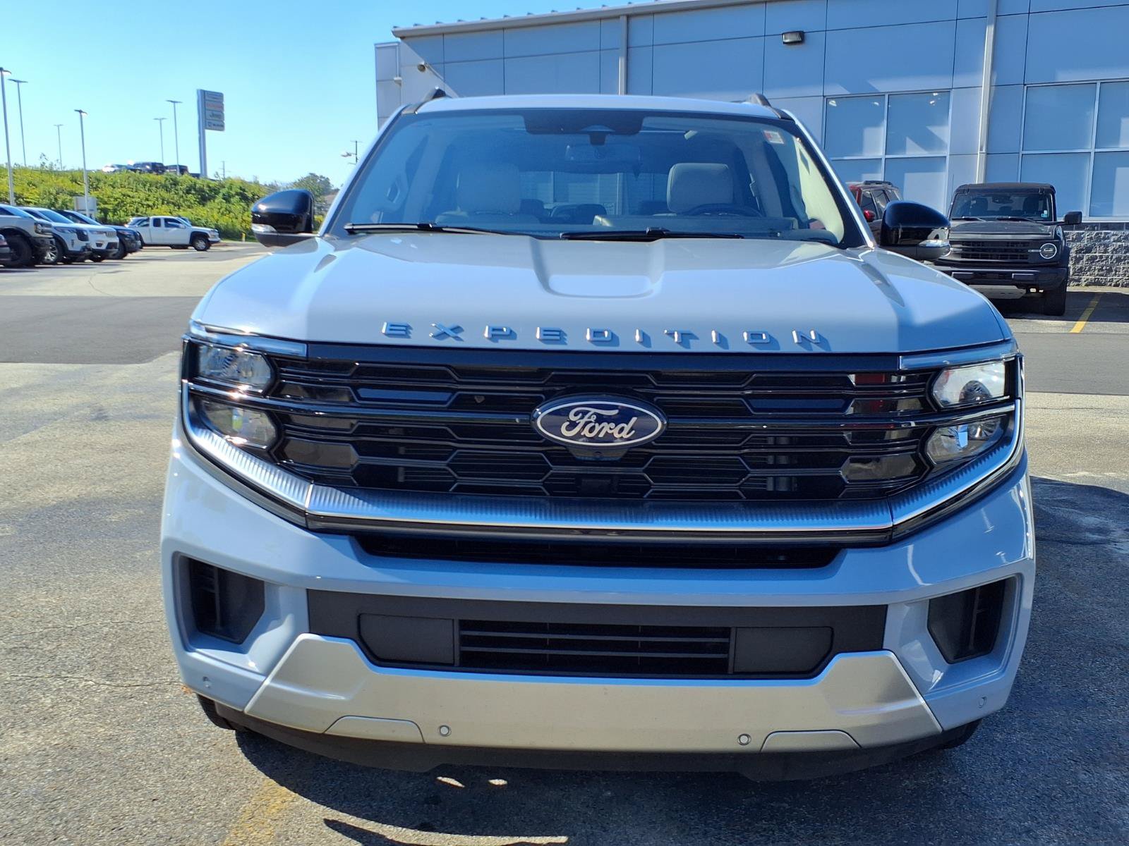 Certified 2025 Ford Expedition Platinum AWD/4WD image 2