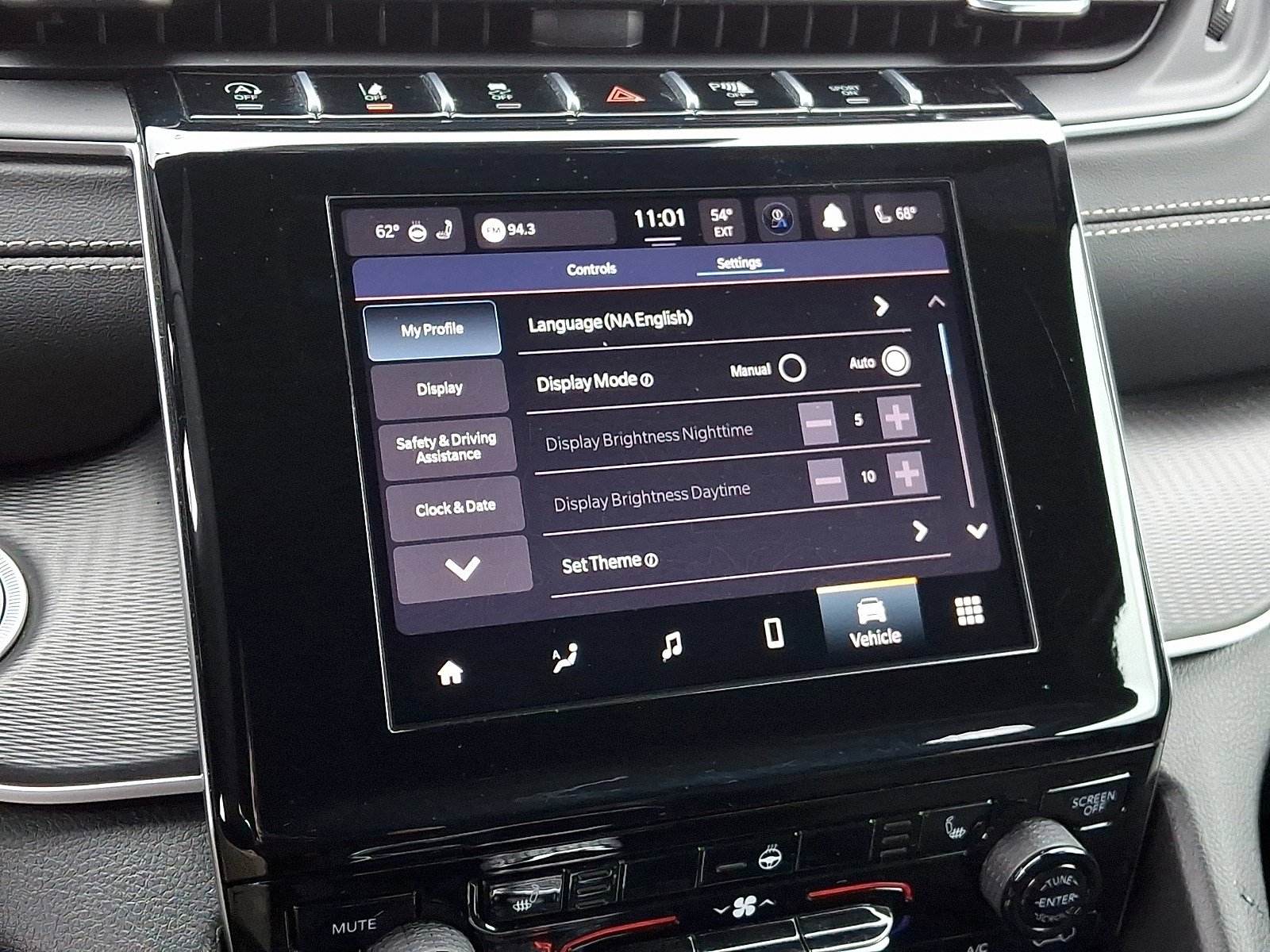 Used 2025 Jeep Grand Cherokee Altitude AWD/4WD image 17