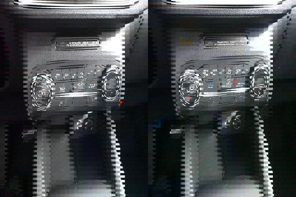 Certified 2020 Ford Escape SE image 15