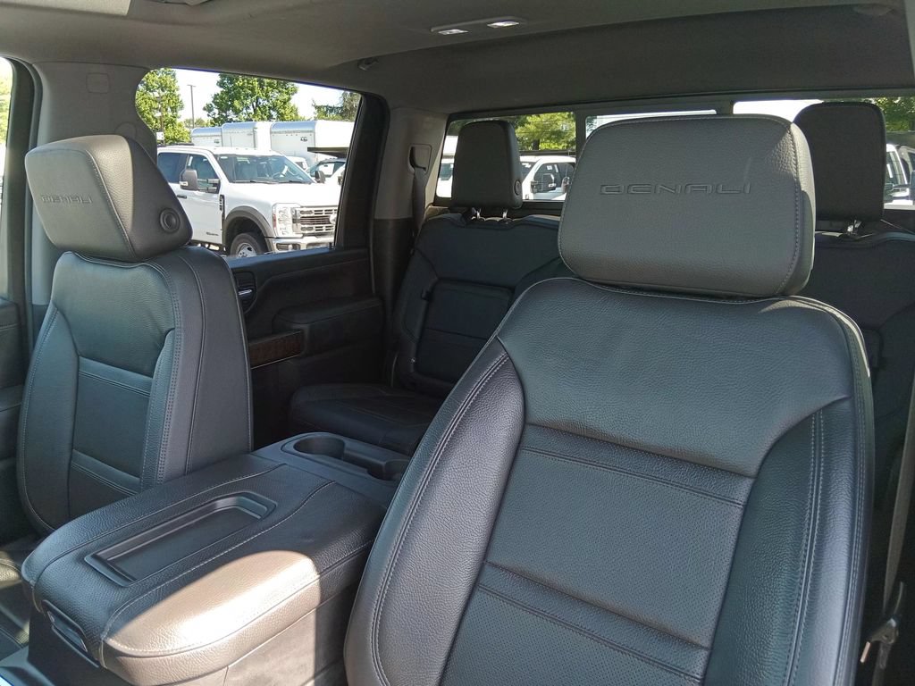 Used 2020 GMC Sierra 3500 Denali w/ Denali Ultimate Package AWD/4WD image 17