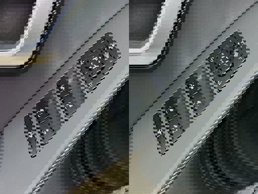 Used 2024 Kia Niro EX Touring image 29