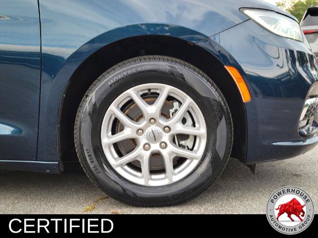 Used 2023 Chrysler Pacifica Touring-L FWD image 12