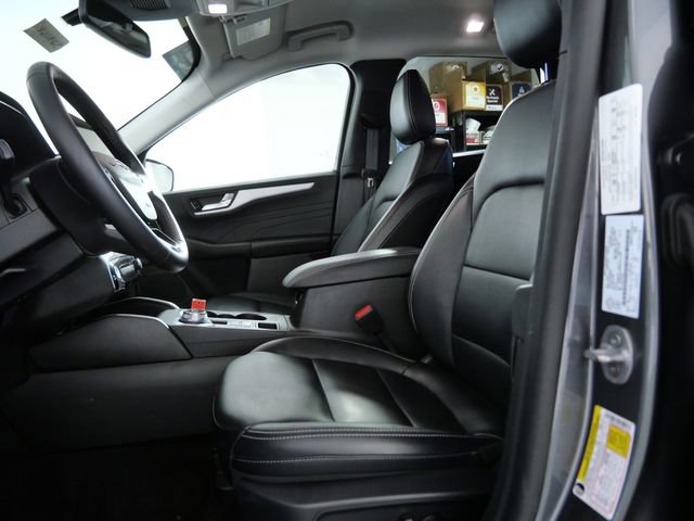 Certified 2025 Ford Escape Platinum AWD/4WD image 17