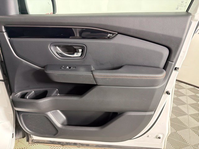 Used 2025 Honda Pilot TrailSport image 36