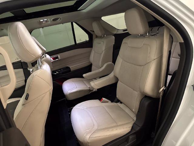 Certified 2023 Ford Explorer Platinum w/ Technology Package AWD/4WD image 33