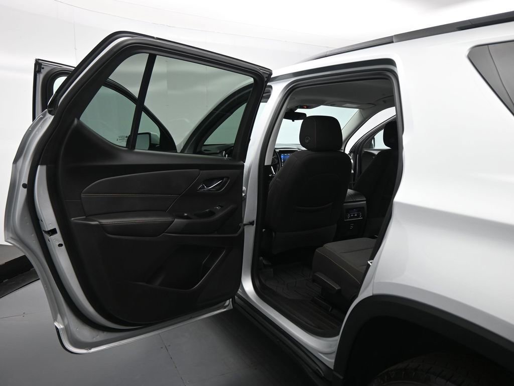 Used 2021 Chevrolet Traverse LT image 45