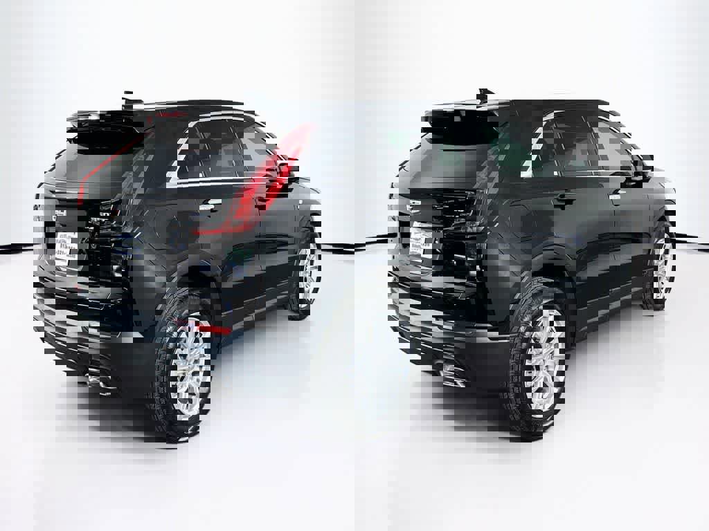 Used 2022 Cadillac XT4 Luxury w/ Cold Weather Package image 5