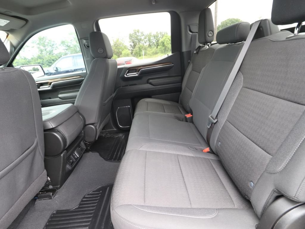 Used 2024 Chevrolet Silverado 1500 RST AWD/4WD image 9