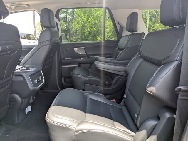 Certified 2025 Ford Expedition Max Platinum w/ Driver's Package AWD/4WD image 29