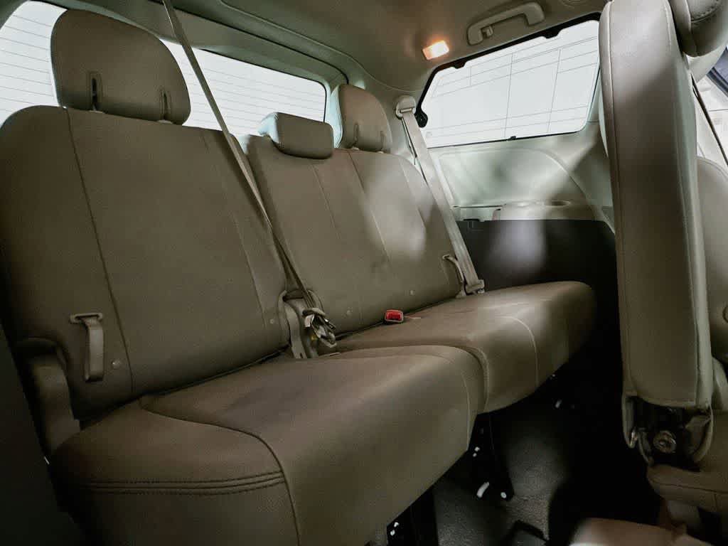 Used 2020 Toyota Sienna XLE w/ XLE Navigation Package FWD image 30
