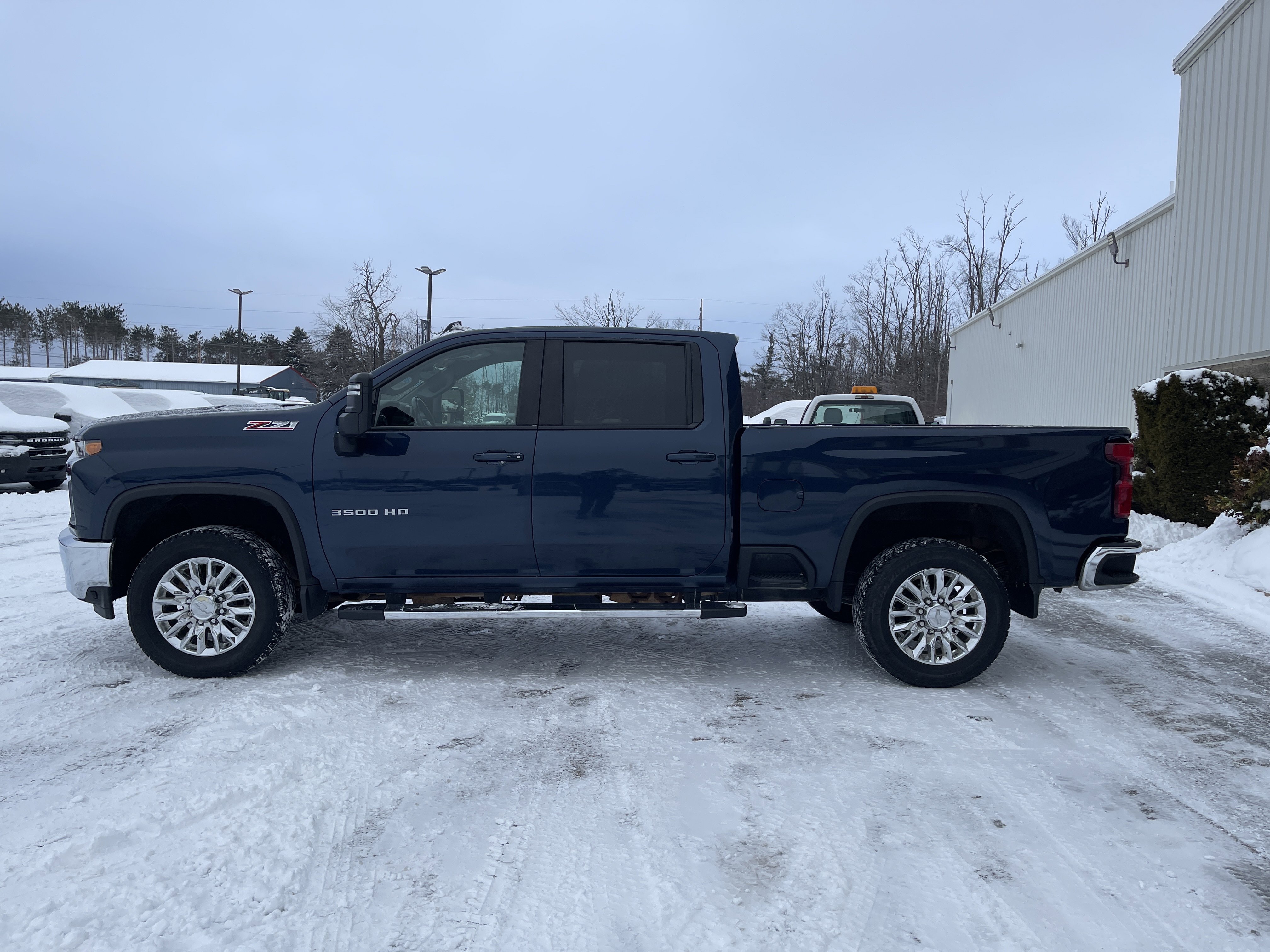 Used 2022 Chevrolet Silverado 3500 LT w/ Convenience Package image 7
