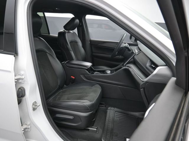 Used 2023 Jeep Grand Cherokee Altitude RWD image 25