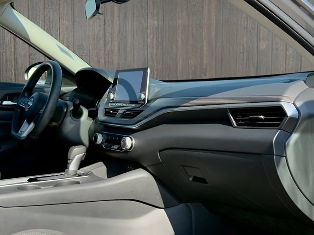 Used 2025 Nissan Altima 2.5 SV FWD image 16