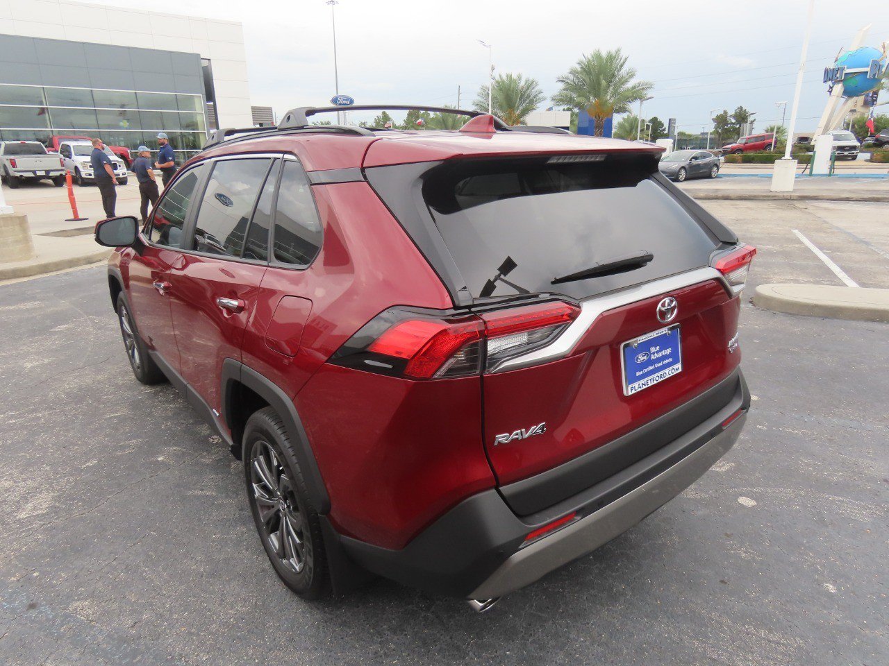 Used 2025 Toyota RAV4 Limited AWD/4WD image 17