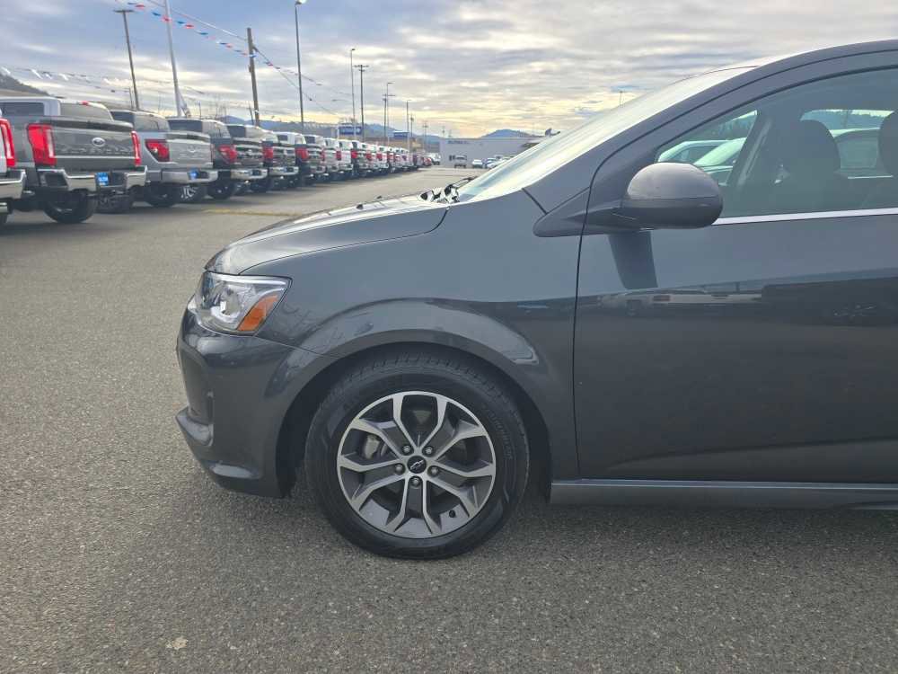 Used 2018 Chevrolet Sonic LT image 2