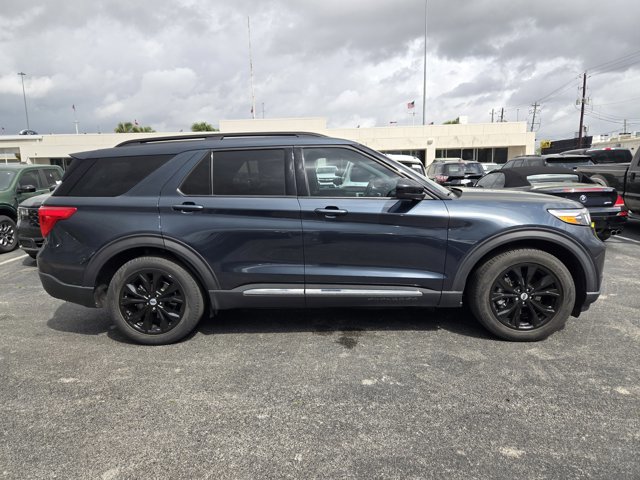 Certified 2022 Ford Explorer XLT w/ Equipment Group 202A image 3