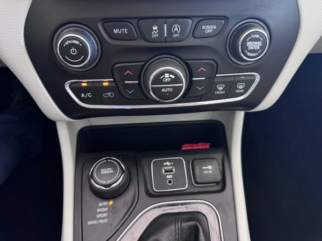 Used 2020 Jeep Cherokee Limited w/ Advanced Safety Group AWD/4WD image 21